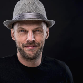 Berlin based Headshot photographer Alexander Klebe