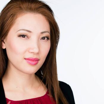 Mississauga based Headshot photographer Fiona Nguyen