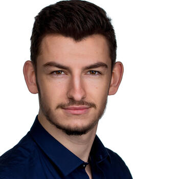 Merzhausen based Headshot photographer Saris Lange