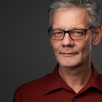 Krefeld based Associate headshot photographer Dietmar Hendricks