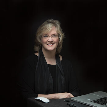 Lombard based Headshot photographer Janice Nelson