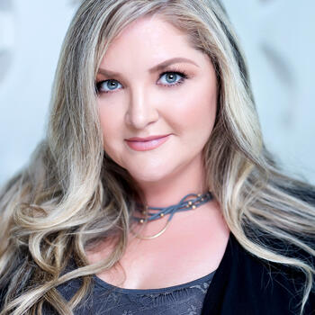 Shawnee based Headshot photographer Sarah Ireland