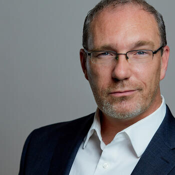  Headshot photographer Tim Price