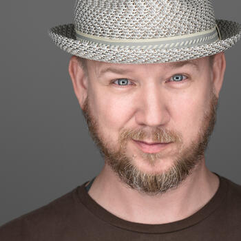 Manama based Headshot photographer Lee Crow