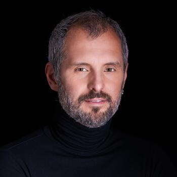 Budapest - VII. kerulet based Headshot photographer Zolt&aacute;n Varga