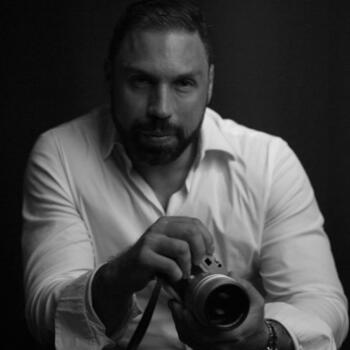 Vancouver based Headshot photographer OZ YILMAZ