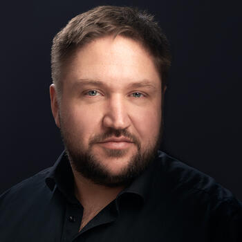 Cluj-Napoca based Headshot photographer Istvan Biro