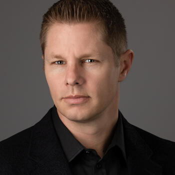 Tustin based Headshot photographer Eric Andrew