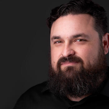 LOUISVILLE based Headshot photographer Carl Armijo