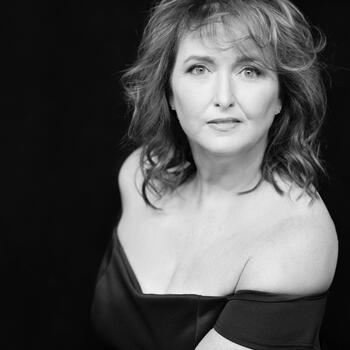 Tampa based Headshot photographer Holly Provance