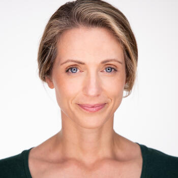 franklin based Headshot photographer Jennifer Devereaux