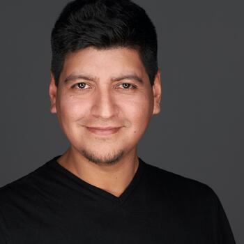  Headshot photographer Alexander Cadena