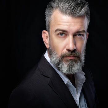 sao paulo based Headshot photographer Alexandre Leit&atilde;o