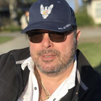 Vancouver based Headshot photographer Sorin Frumuselu