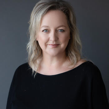 Auckland based Headshot photographer Keri Little