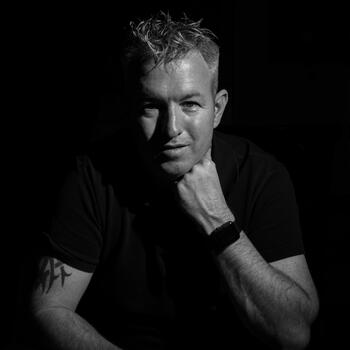  Headshot photographer Darren Bridges