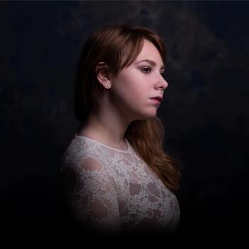 Beloit based Headshot photographer Olivia Greer