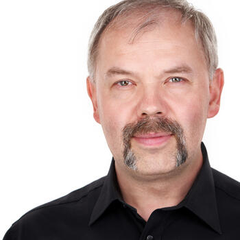 Cincinnati based Associate headshot photographer Nicolae Pop