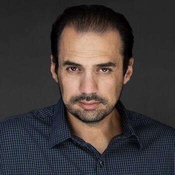 Libertyville based Headshot photographer Meni-and-Despina Bougiotopoulos