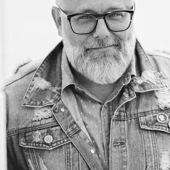 Worthington based Headshot photographer Shannon W. Williams