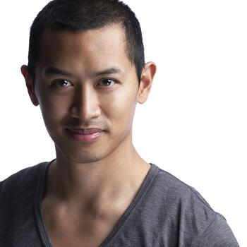 Elanora based Headshot photographer Somroth Rong