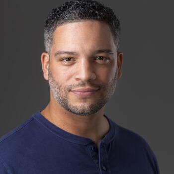 Maplewood based Headshot photographer Carlos Gonzalez