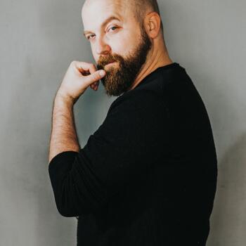 Knoxville based Headshot photographer Kelly Myers