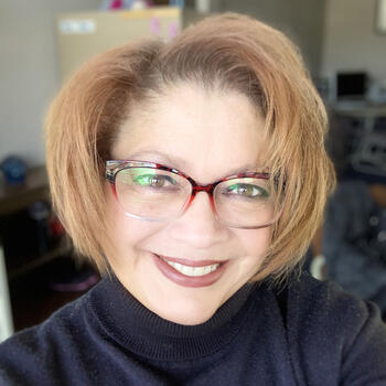 Lansing based Headshot photographer Miriam Garcia