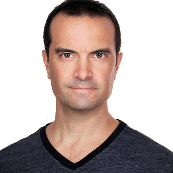 Santiago based Headshot photographer Alejandro GM