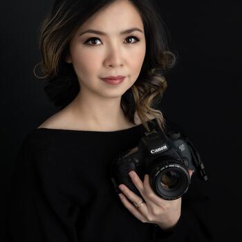 Edmonton based Headshot photographer Linh Nguyen