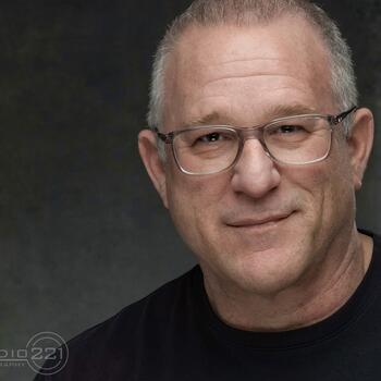 CINCINNATI based Headshot photographer MIKE SVACH