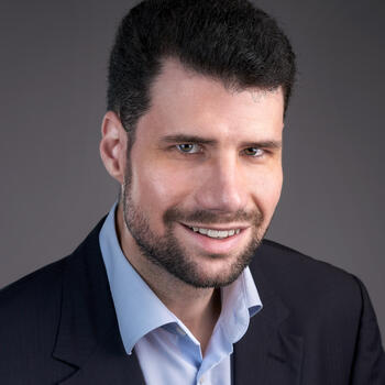 Budapest, VII. based Headshot photographer Peter Csapai