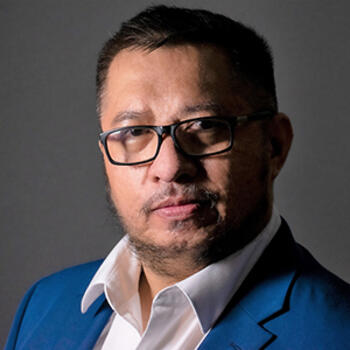 Richmond Hill based Headshot photographer Rom Matibag