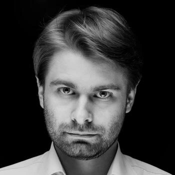 Warsaw based Headshot photographer Konrad Koczywąs