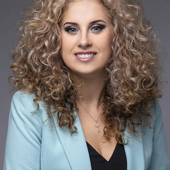 Roseville based Headshot photographer Olha Melokhina