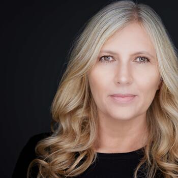  Headshot photographer Collette Theron Borley