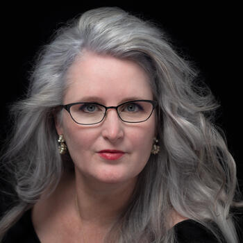 Omaha based Headshot photographer Dawn Feldman