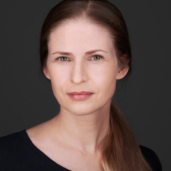 Eugene based Headshot photographer Jennifer James-Long