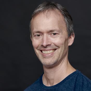 PUYALLUP based Headshot photographer ROBERT PLEAS