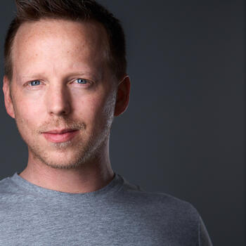 St. Martin based Headshot photographer Roland Ebner