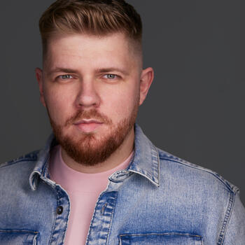 Budapest based Headshot photographer David Mankovics