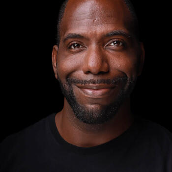 WASHINGTON based Headshot photographer Perry Edon III