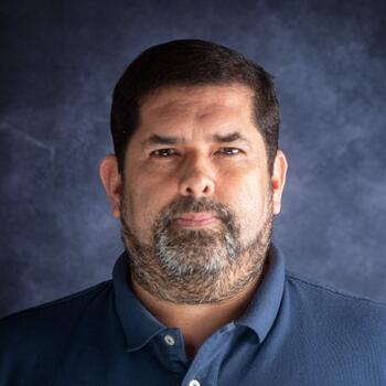 Santiago based Headshot photographer Carlos Marval