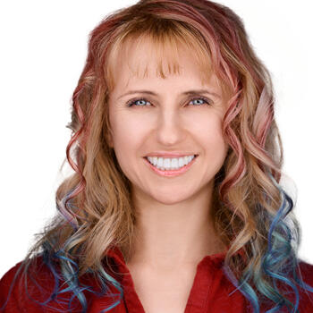 Middletown based Associate headshot photographer Elly Dream