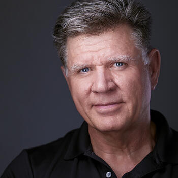 Spring based Headshot photographer Montie Wren