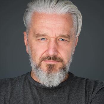 Warsaw based Headshot photographer Maciej Blaszczuk