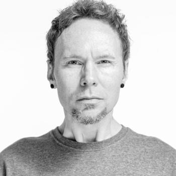 Fox Island based Headshot photographer Raymond Dobson