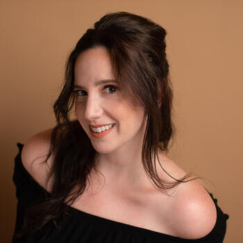 Spring based Headshot photographer Julia Falconi