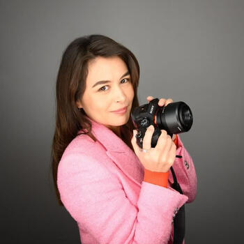  Headshot photographer Dilnoza Bayjigitova