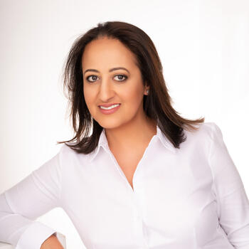 Seaford based Headshot photographer Tina Burke